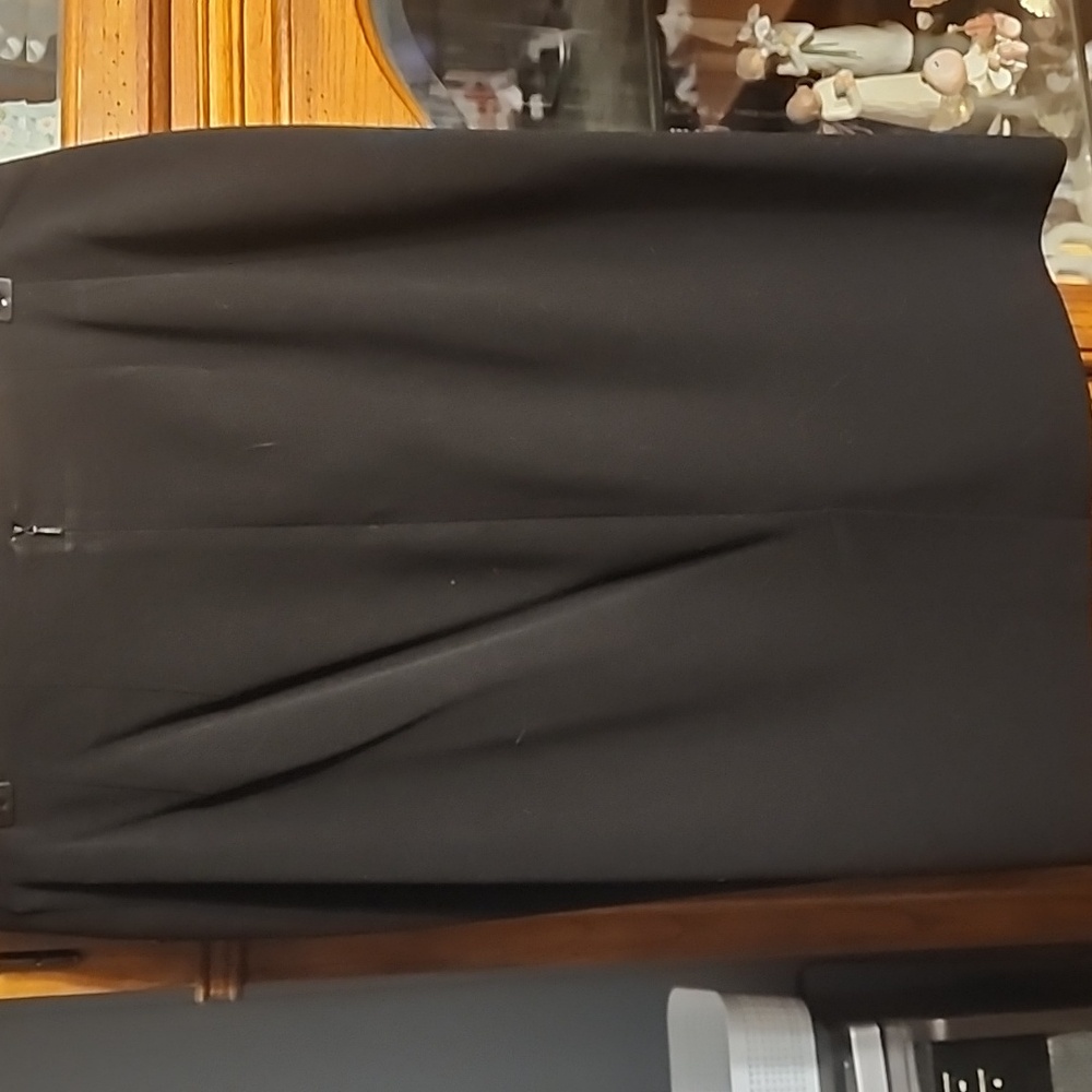 ‼️50%_5+Bundles‼️ Signature Black Skirt with Textured Detail B7 - Picture 3 of 7